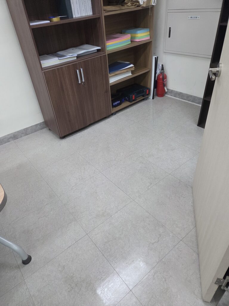 사무실 청소 작업 현장