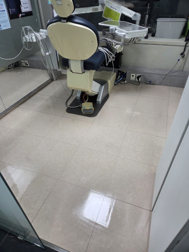 지식산업센터 포세린타일 바닥관리 현장